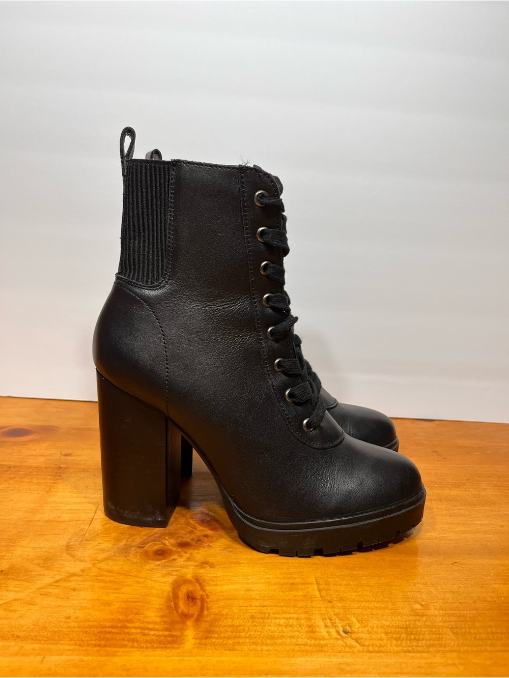 Steve Madden Latch Black Leather Lace-Up Block Heel Ankle Boots - Women